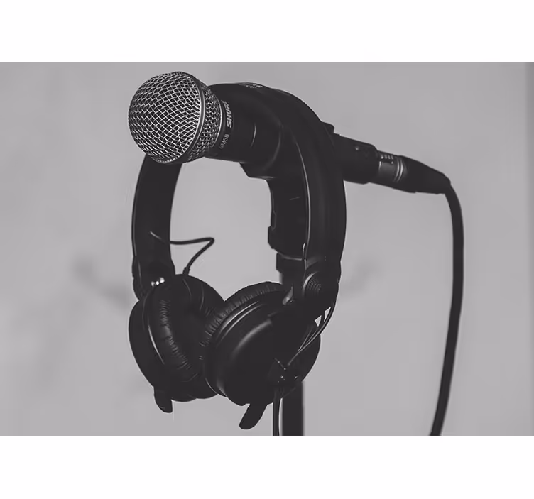 Music wall mural microphone and headphones - TenStickers