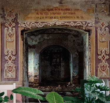 Old vintage concrete building living room mural - TenStickers