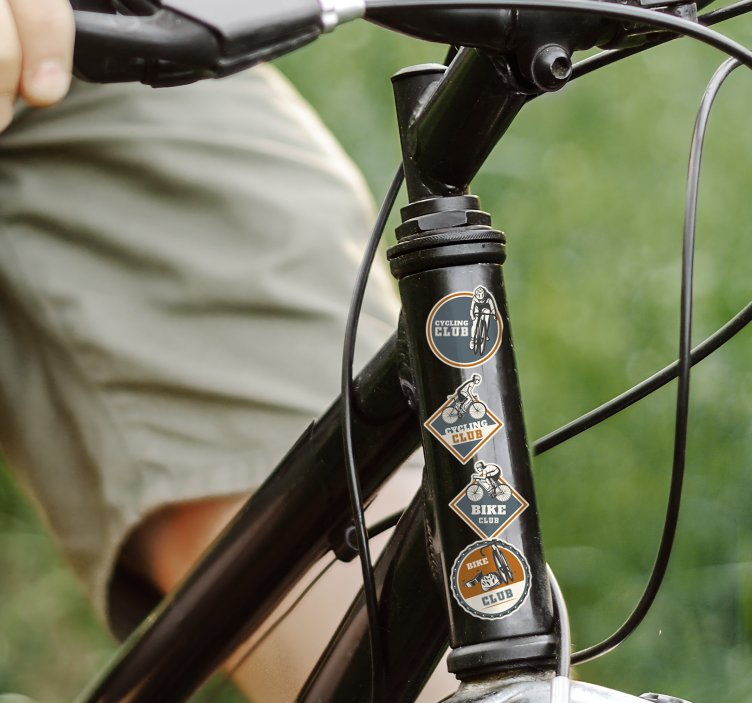 Cycling set design bike sticker - TenStickers