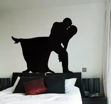 Couple dancing vinyl silhouette decal - TenStickers