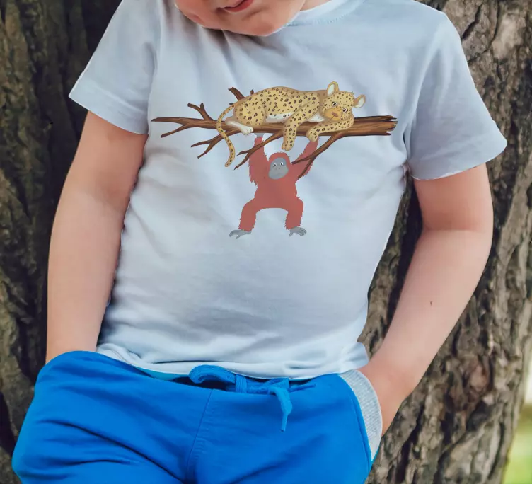 Monkeys chasing a leopard Kids t-shirt - TenStickers