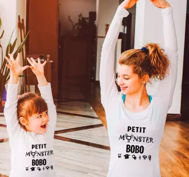 Baby t-shirt playful monster family design - TenStickers