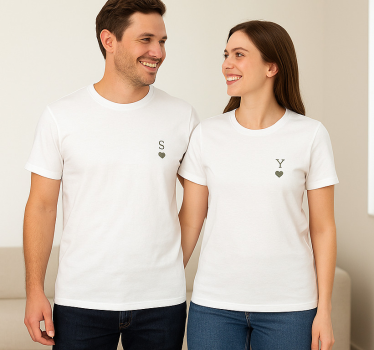Couple t-shirt with minimalist initials - TenStickers