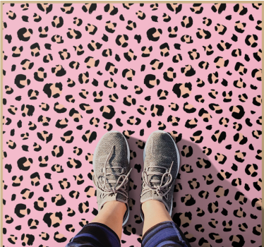 Black and pink watercolor leopard print bedroom carpet - TenStickers